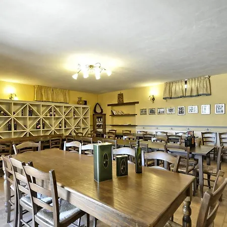 Vernazzano Basso Sleeps 4 T241006 Tuoro sul Trasimeno