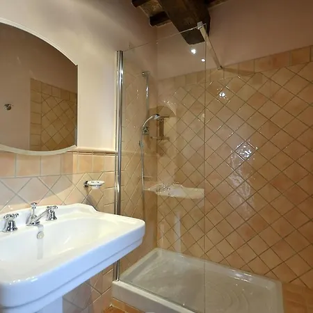 Vernazzano Basso Sleeps 4 T241006 * Tuoro sul Trasimeno